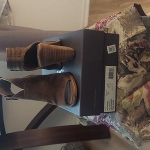 EUC Vince Camuto Koral Peep-toe booties